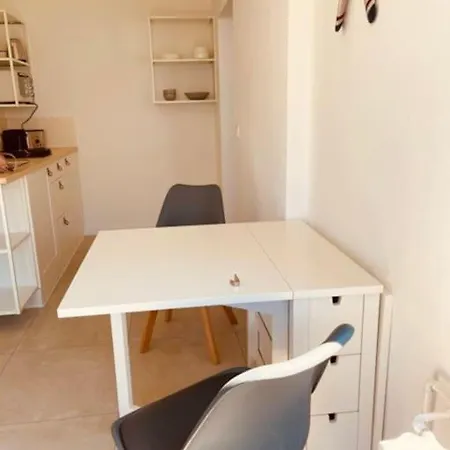 Sonniges Im Garten, In Zentraler Lage *