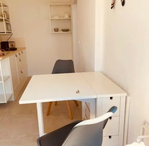 Sonniges Im Garten, In Zentraler Lage *